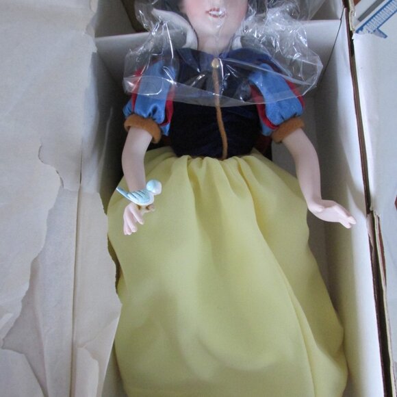 Snow White Porcelain Doll - Picture 6 of 10